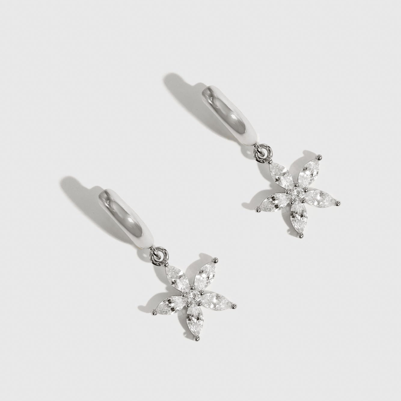 Flower Solitaire Huggies